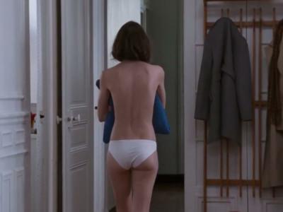 golaya-stejsi-marten-molodoj-godar-1 француженка Стейси Мартен в трусиках в фильме Молодой Годар