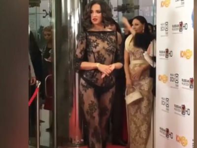 olga-buzova-v-trusikah-premiya-musicbox-2017-2 Ольга Бузова в трусиках на реальной премии MusicBox (2017)