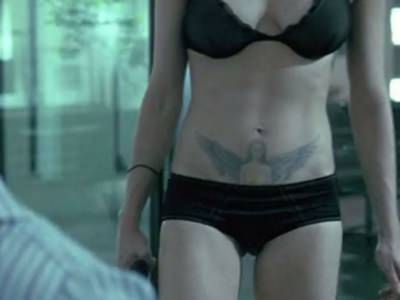 siski-azii-ardzhento-vyhod-na-posadku-3 Азия Ардженто в нижнем белье в фильме Выход на посадку