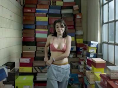 brazilskaya-devushka-trahaetsya-s-parnyami-i-devushkami-1 Бразильская девушка раздевается для секса