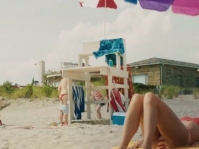 elizabet-olsen-i-dakota-fenning-kupayutsya-golyshom-v-more-3 Элизабет Олсен и Дакота Фэннинг снимают одежду