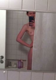 Голая Бонни Райт