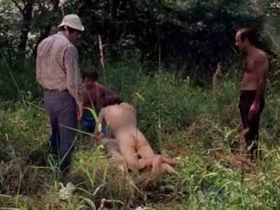 gruppa-parnej-dvazhdy-iznasilovali-moloduyu-pisatelnicu-2 Группа парней насилуют молодую писательницу