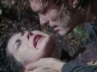 manyak-iznasiloval-moloduyu-edvizh-fenek-v-lesu-1 Маньяк насилует молодую Эдвиж Фенек в лесу