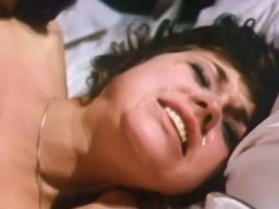 Мужчина напоил молодую девушку и изнасиловал в номере отеля