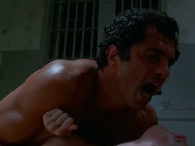 ohrannik-iznasiloval-zreluyu-v-zhenskoj-tyurme-4 Охранник изнасиловал зрелую в женской тюрьме