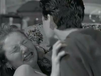 parni-napoili-i-iznasilovali-slaboumnuyu-devushku-3 Парни напоили и изнасиловали слабоумную девушку