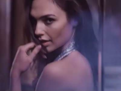 seksualnaya-gal-gadot-v-reklame-gucci-4 Сексуальная Галь Гадот в рекламе Gucci
