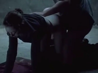 отец изнасиловал свою дочь в фильме Зона военных действий