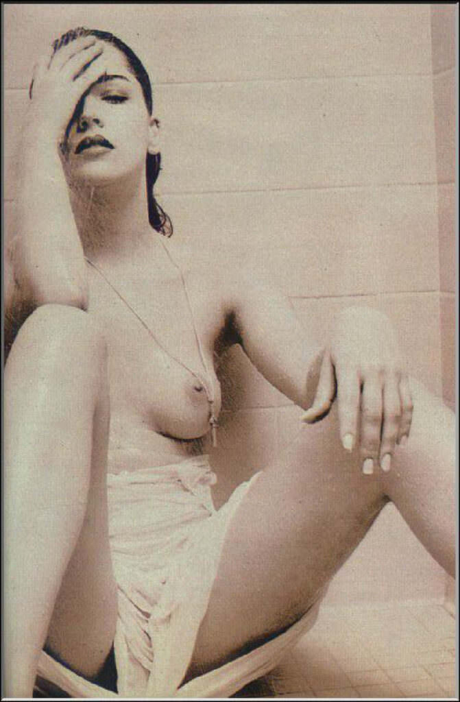 Голая грудь молодой Шерон Стоун в журнале Playboy