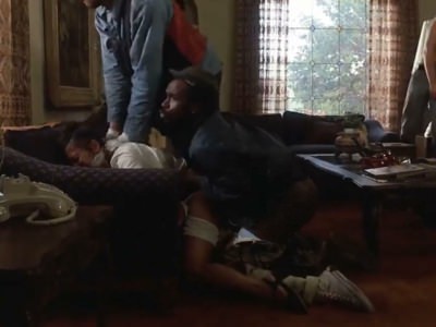 Бандиты ворвались в дом и изнасиловали горничную