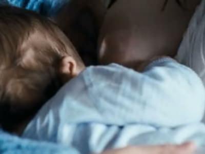 eva-grin-kormit-grudyu-i-zanimaetsya-seksom-chrevo-1 Ева Грин кормит грудью в фильме Чрево