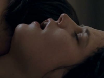 eva-grin-kormit-grudyu-i-zanimaetsya-seksom-chrevo-3 Ева Грин занимается сексом в фильме Чрево