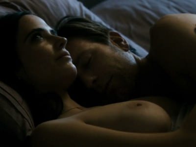 eva-grin-zanimaetsya-seksom-i-prinimaet-vannuyu-s-parnem-1 Голая грудь Евы Грин