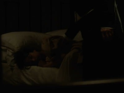 Евы Грин спит после секса в сериале Страшные сказки