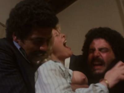 glava-bandy-prikazala-podchinyonnym-iznasilovat-zhenshchinu-4 Бандиты насилуют женщину