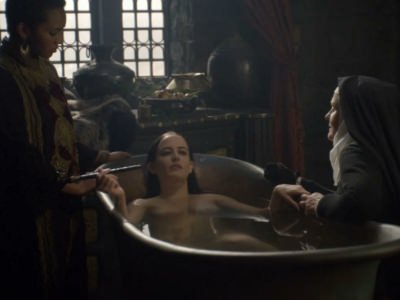 seks-evy-grin-v-seriale-kamelot-4 Голая Ева Грин принимает ванную в сериале Камелот