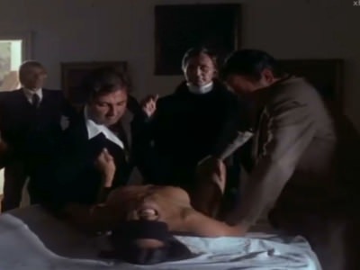 urod-svyazal-prostitutok-i-iznasiloval-po-ocheredi-2 Урод насилует проститутку