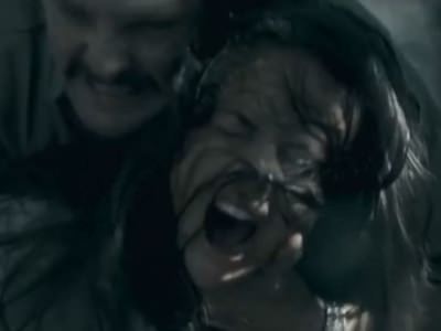 Молодую девушка изнасиловали в анал