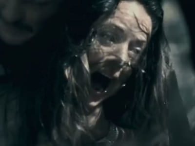 Молодую девушка изнасиловали в анал