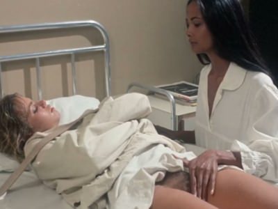 emmanuel-trogaet-kisku-psihicheski-bolnoj-devushki-2 Эммануэль трогает киску психически-больной девушки