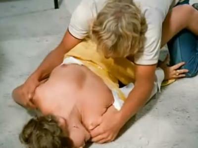 Мужчина изнасиловал учительницу за ее грубое поведение