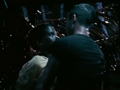 Белый парень изнасиловал африканку в фильме Лагерь