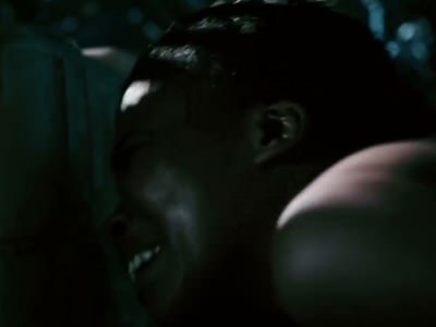 Белый парень изнасиловал африканку в фильме Лагерь