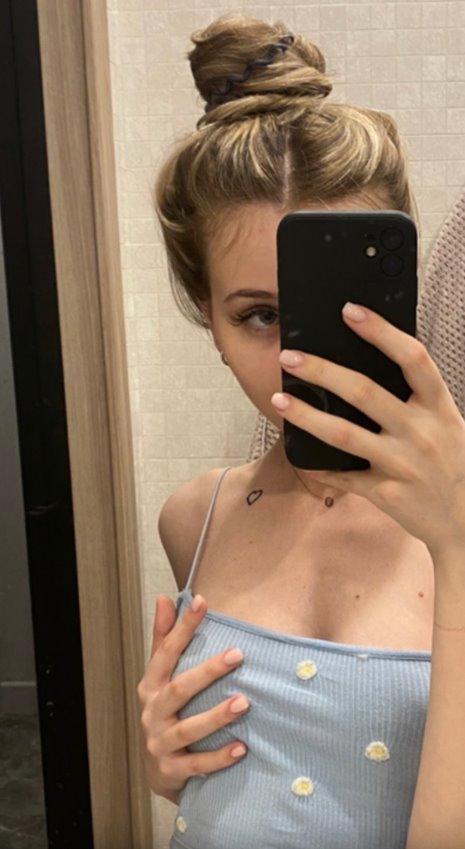 Стримерша Whylollycry — слив горячих фото