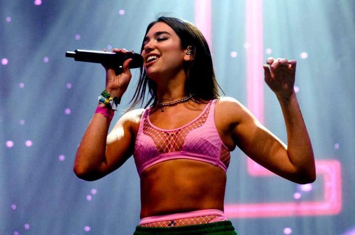 Dua Lipa горячие фотосеты звезд