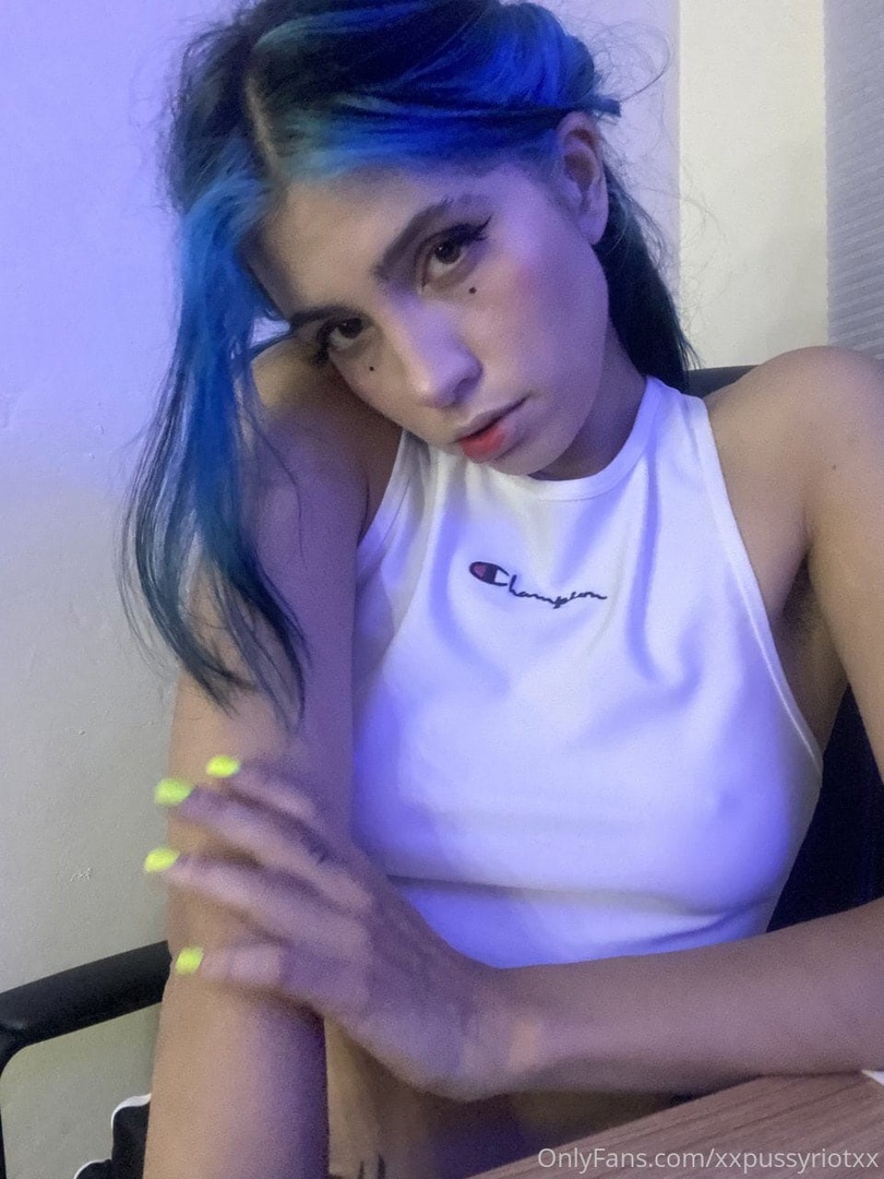 Толоконникова Надя интимные фото | Кто она такая?