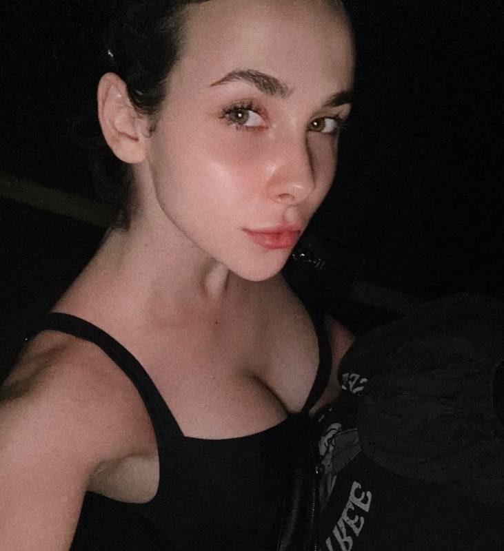 Ди Рубенс (DiRubens) в мокрой одежде | Без цензуры