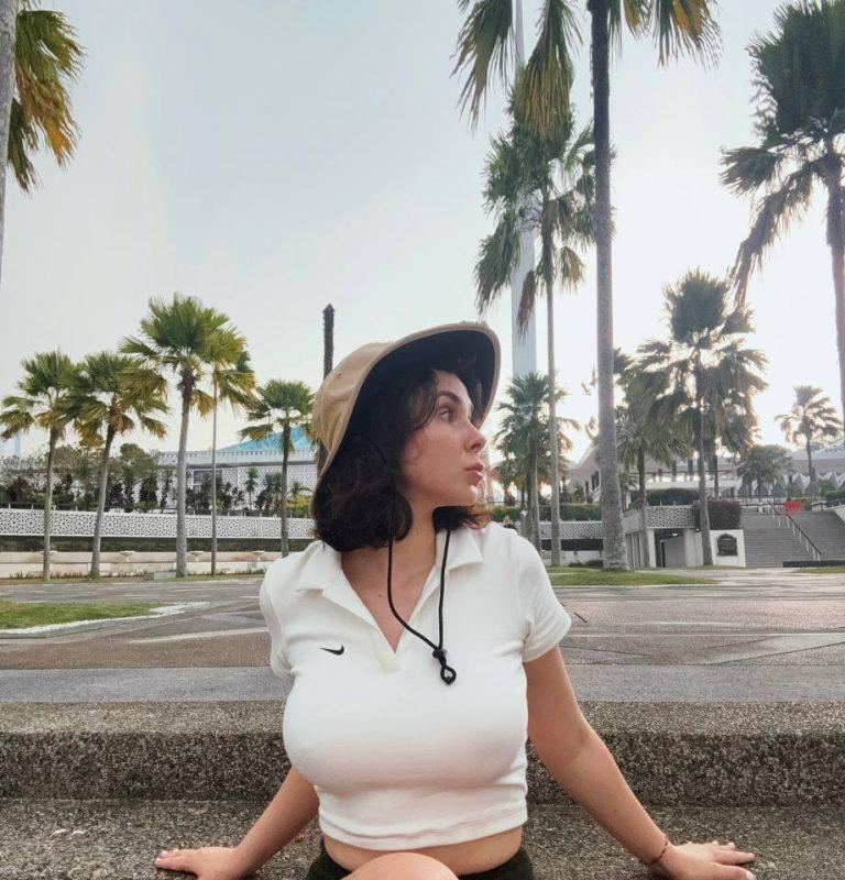 Ди Рубенс (DiRubens) в мокрой одежде | Без цензуры