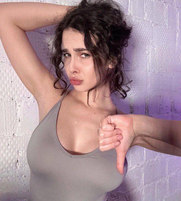 Ди Рубенс (DiRubens) в мокрой одежде | Без цензуры