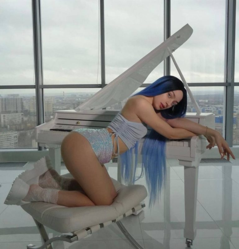 Мейби Бэйби скандальное фото | Моменты со съемок