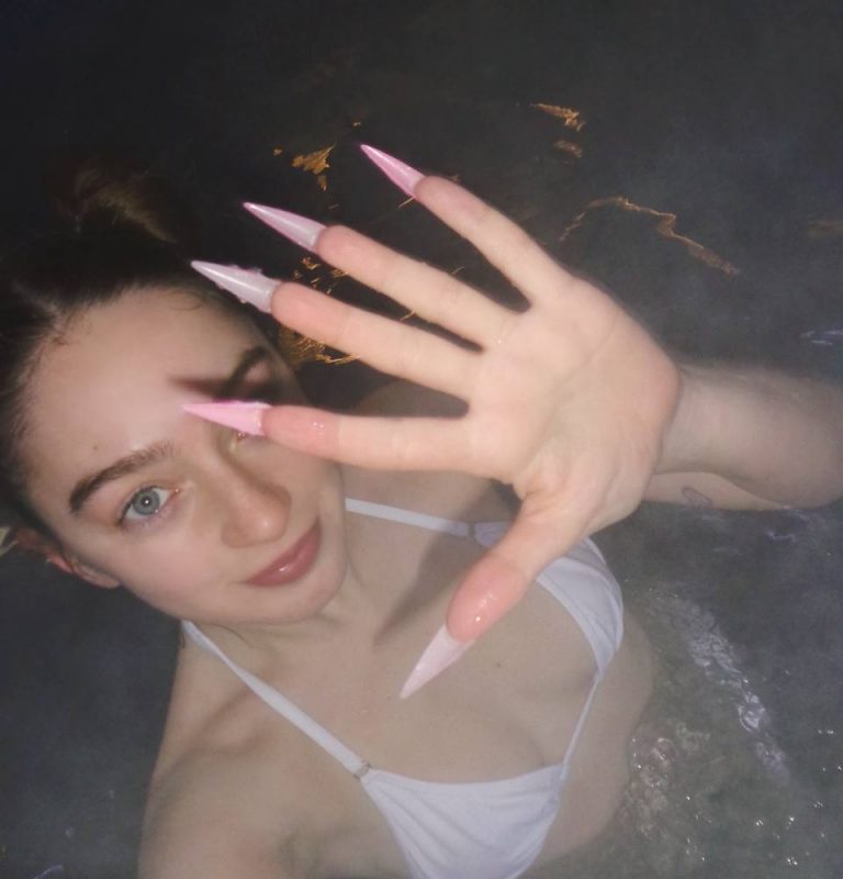 Мейби Бэйби скандальное фото | Моменты со съемок