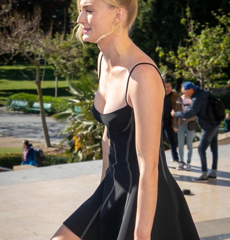 Софи Тернер случайные кадры | Вся правда о фигуре