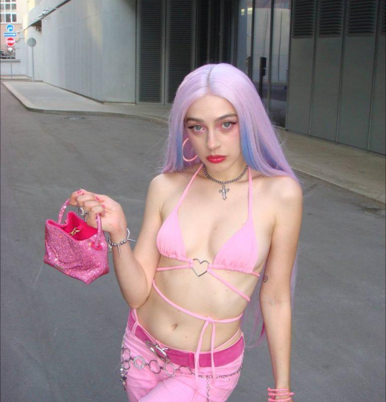 Мейби Бэйби скандальное фото | Моменты со съемок