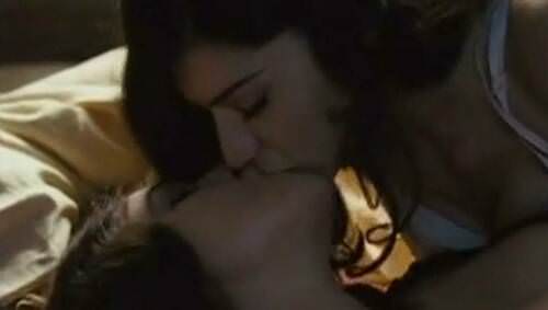 Моника Беллуччи целуется с девушкой в засос