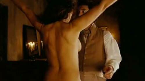 Секс кадр Моники Беллуччи из фильма Я и Наполеон